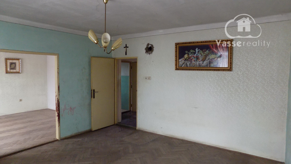 Na predaj  2 izb. dom v Nových Zámkoch- záhrada 569m2 .