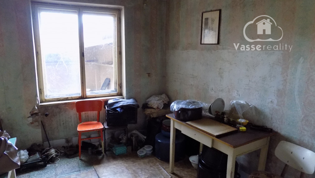 Na predaj  2 izb. dom v Nových Zámkoch- záhrada 569m2 .