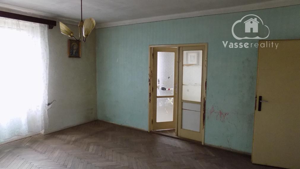 Na predaj  2 izb. dom v Nových Zámkoch- záhrada 569m2 .