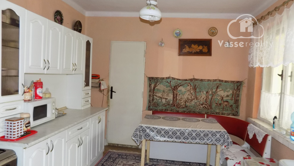 Tehlový 3 izb. dom v obľúbenej vinohradnickej obci Strekov pri Štúrove 27 km .