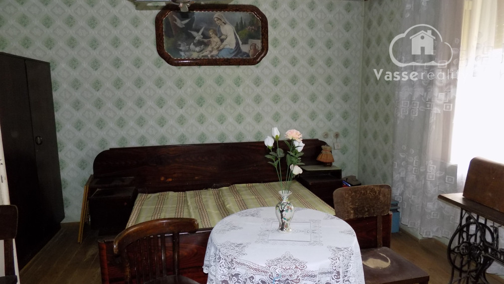 Tehlový 3 izb. dom v obľúbenej vinohradnickej obci Strekov pri Štúrove 27 km .