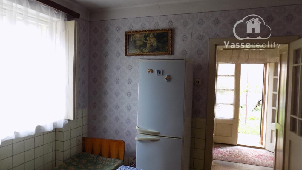 Tehlový 3 izb. dom v obľúbenej vinohradnickej obci Strekov pri Štúrove 27 km .