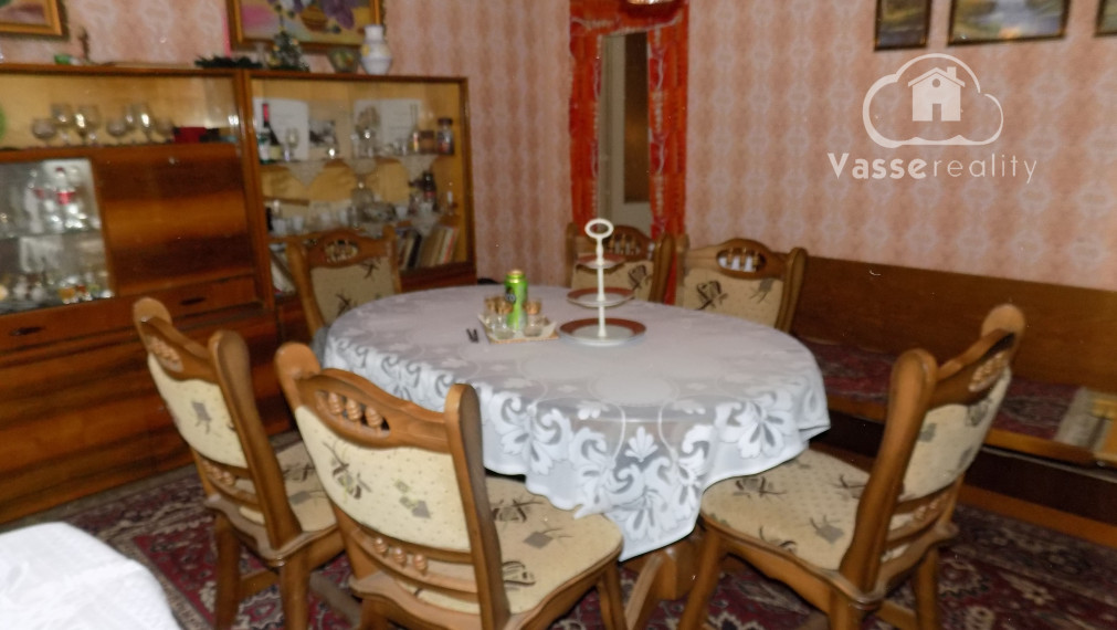 Tehlový 3 izb. dom v obľúbenej vinohradnickej obci Strekov pri Štúrove 27 km .