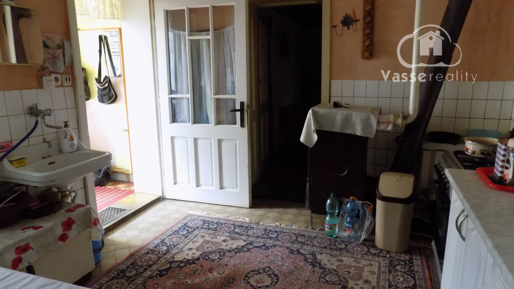 Tehlový 3 izb. dom v obľúbenej vinohradnickej obci Strekov pri Štúrove 27 km .