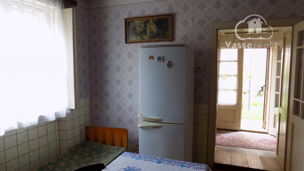 Tehlový 3 izb. dom v obľúbenej vinohradnickej obci Strekov pri Štúrove 27 km .