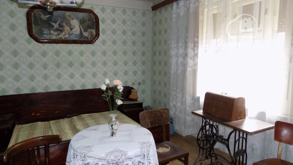 Tehlový 3 izb. dom v obľúbenej vinohradnickej obci Strekov pri Štúrove 27 km .