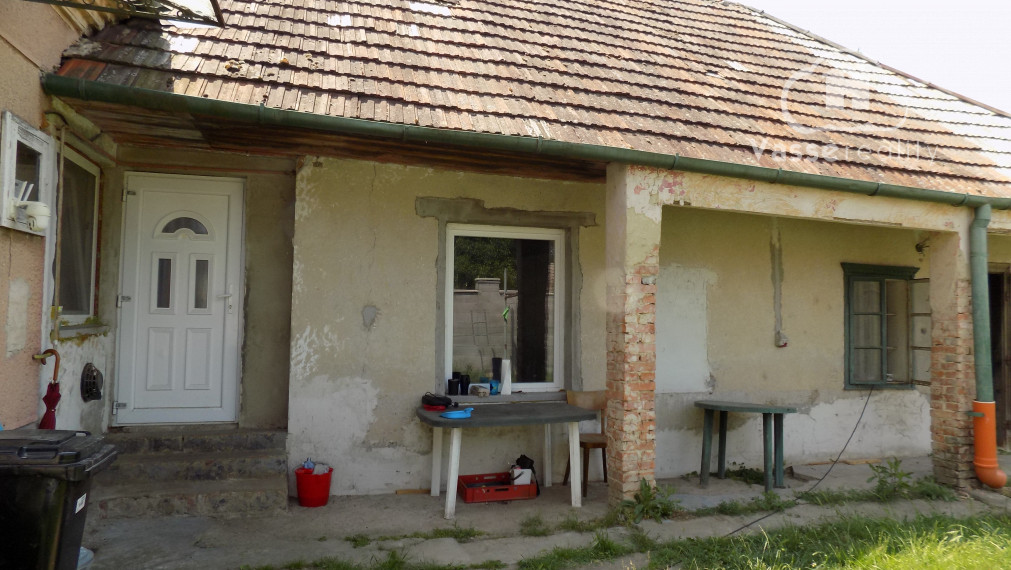 Na predaj suchý 3 izb. domček v obci Rúbaň  s novou elektrinou - Štúrovo len 30 km.