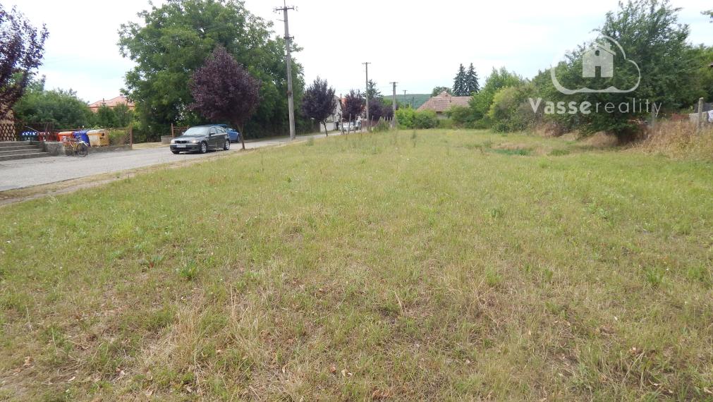 Na predaj stavebný pozemok 916 m 2  v Malých Kosihách, len 16 km od Štúrova.
