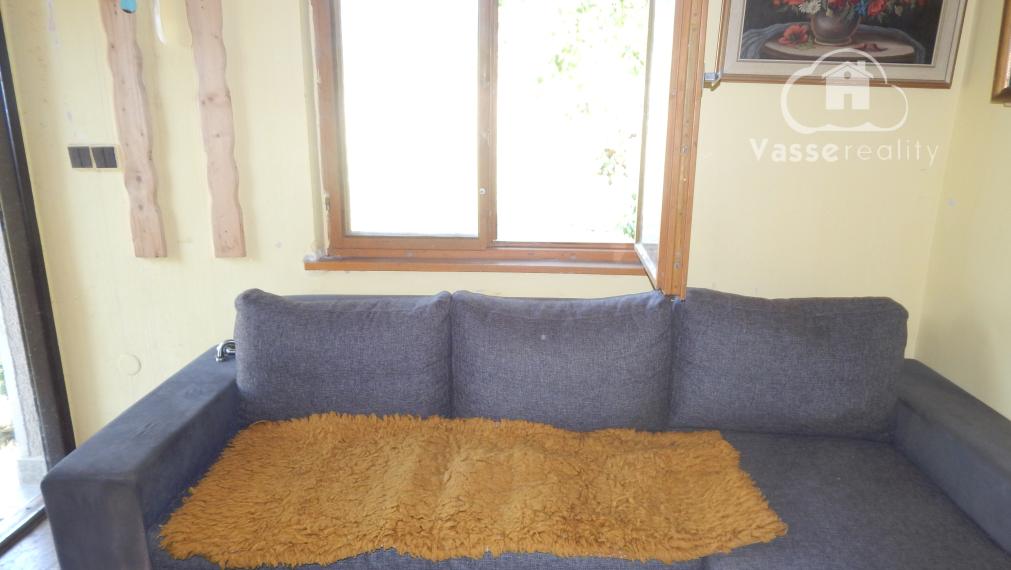 Na predaj poschodová chata s pozemkom - 385 m2 v Úľanoch nad Žitavou len 10  km od Podhájskej .