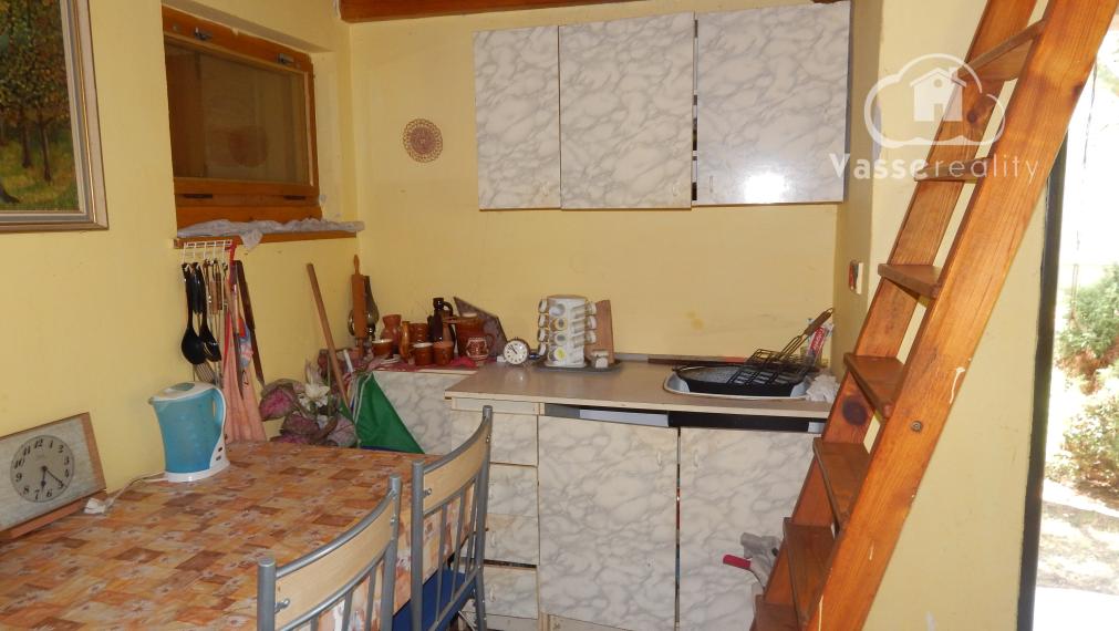 Na predaj poschodová chata s pozemkom - 385 m2 v Úľanoch nad Žitavou len 10  km od Podhájskej .