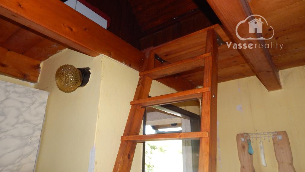 Na predaj poschodová chata s pozemkom - 385 m2 v Úľanoch nad Žitavou len 10  km od Podhájskej .