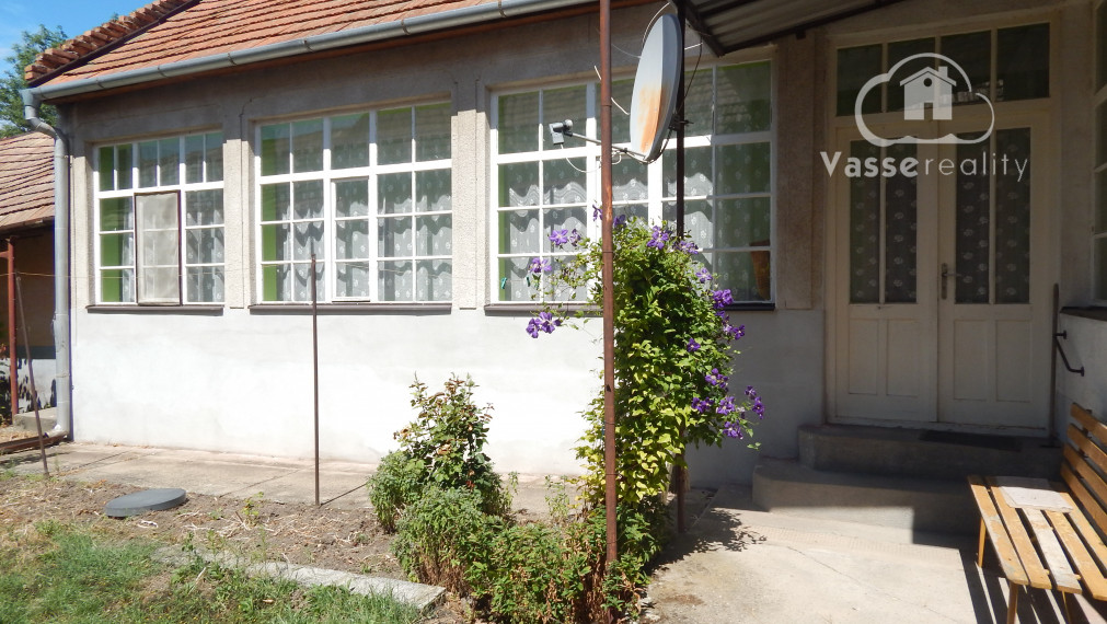 Na predaj 4 izbový dom vhodný aj ako chalupa v Malých Kosihách, 16 km od Štúrova.