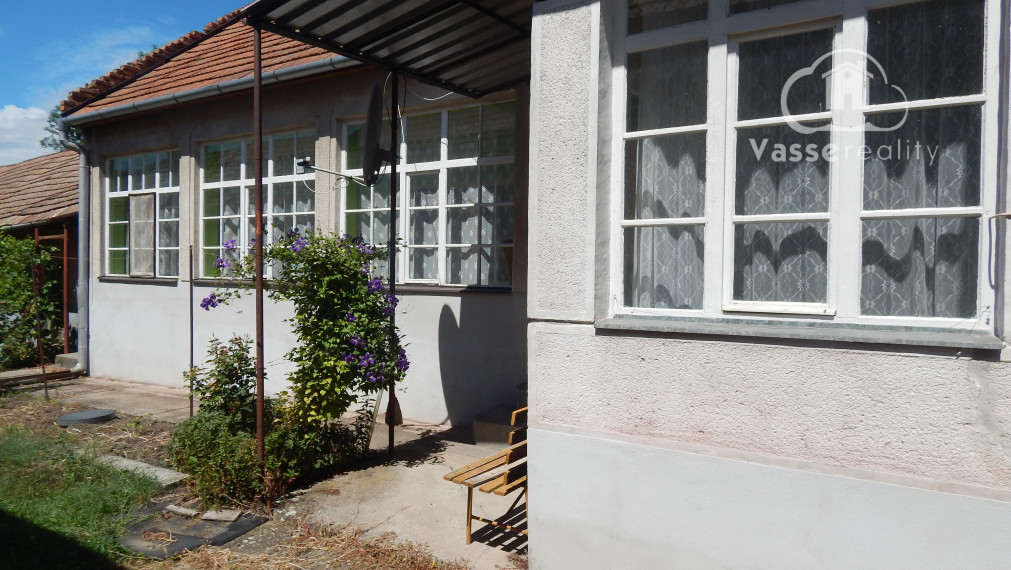 Na predaj 4 izbový dom vhodný aj ako chalupa v Malých Kosihách, 16 km od Štúrova.