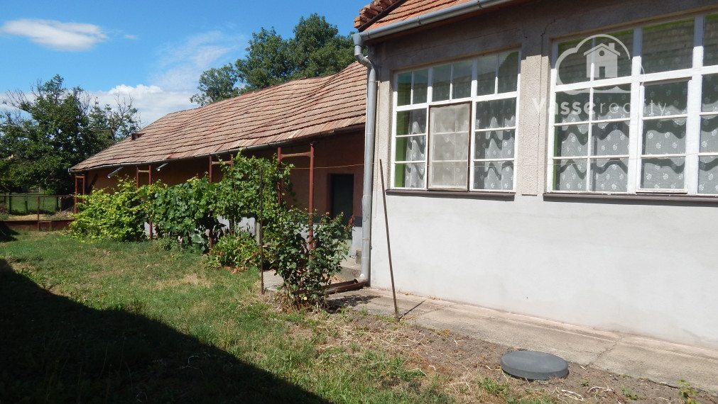 Na predaj 4 izbový dom vhodný aj ako chalupa v Malých Kosihách, 16 km od Štúrova.