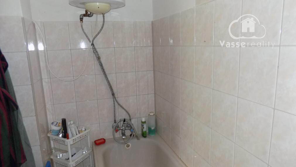 Na predaj 3 izb. dom v Strekove -  27 km od Štúrova , nová elektrina v dome !