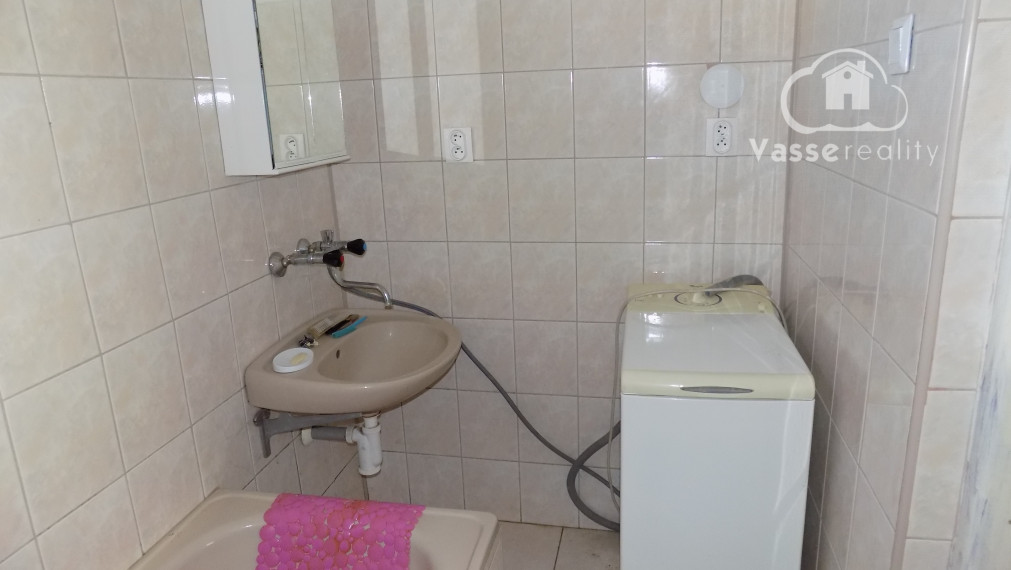 Na predaj 3 izb. dom v Strekove -  27 km od Štúrova , nová elektrina v dome !