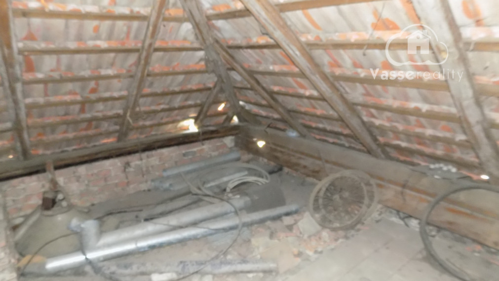 Na predaj 3 izb. dom v Strekove -  27 km od Štúrova , nová elektrina v dome !