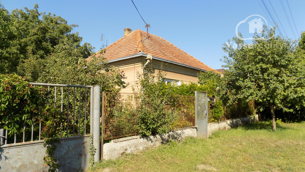 Na predaj 3 izb. dom v Strekove -  27 km od Štúrova , nová elektrina v dome !