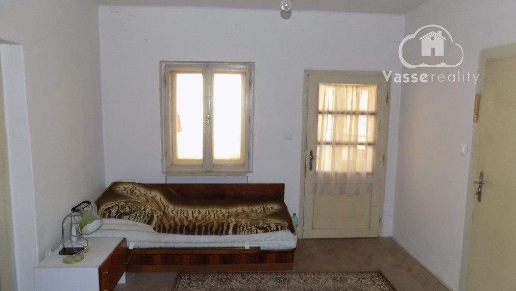 Na predaj 3 izb. dom v Strekove -  27 km od Štúrova , nová elektrina v dome !