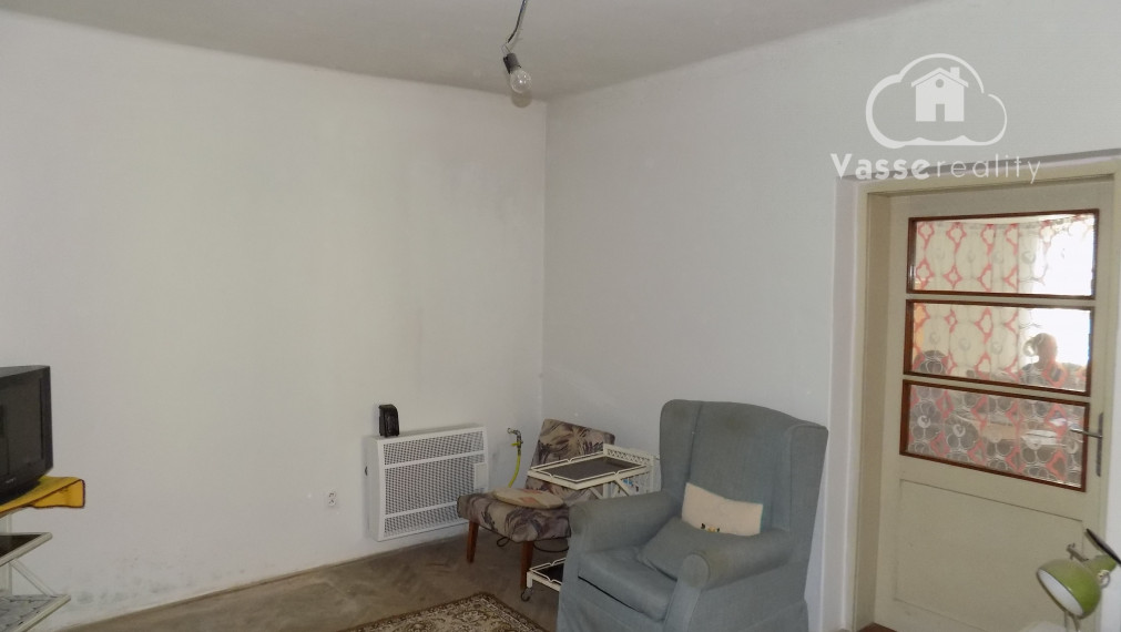 Na predaj 3 izb. dom v Strekove -  27 km od Štúrova , nová elektrina v dome !