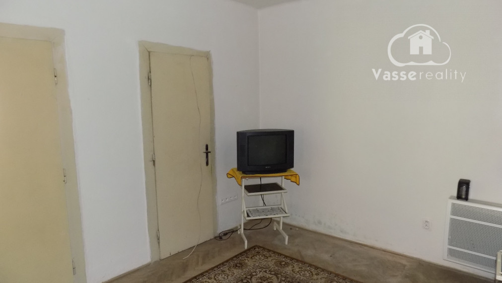 Na predaj 3 izb. dom v Strekove -  27 km od Štúrova , nová elektrina v dome !