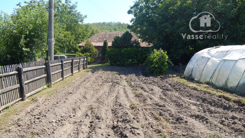 Na predaj chalupa  v Dubníku pri Štúrove  .