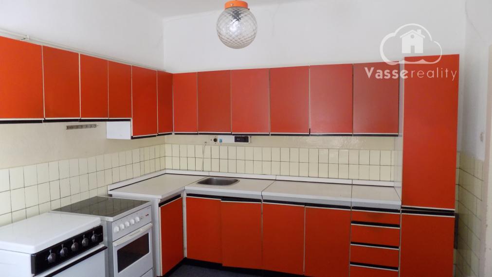 Na predaj 4 izb.dom s veľkou záhradou   3304 m2 v Rúbani  pri Štúrove .