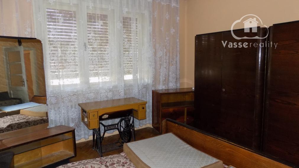 Na predaj 4 izb.dom s veľkou záhradou   3304 m2 v Rúbani  pri Štúrove .