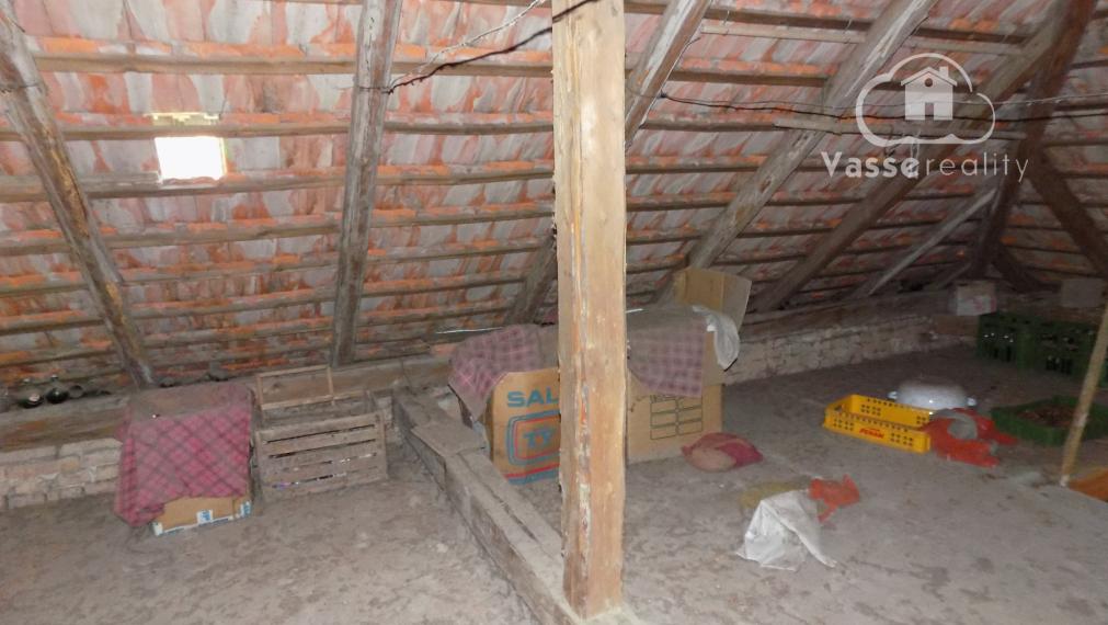 Na predaj 4 izb.dom s veľkou záhradou   3304 m2 v Rúbani  pri Štúrove .