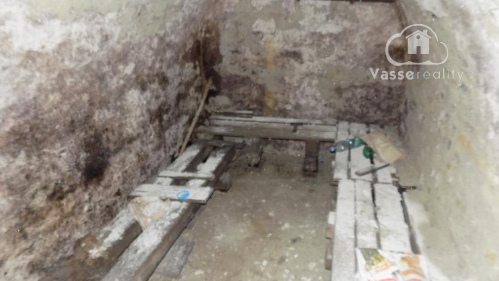 Na predaj 4 izb.dom s veľkou záhradou   3304 m2 v Rúbani  pri Štúrove .