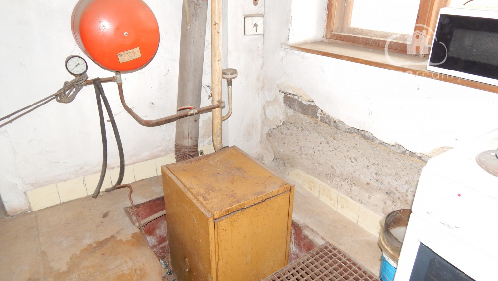 Na predaj 5 izbový dvojgeneračný dom v Salke pri Štúrove !