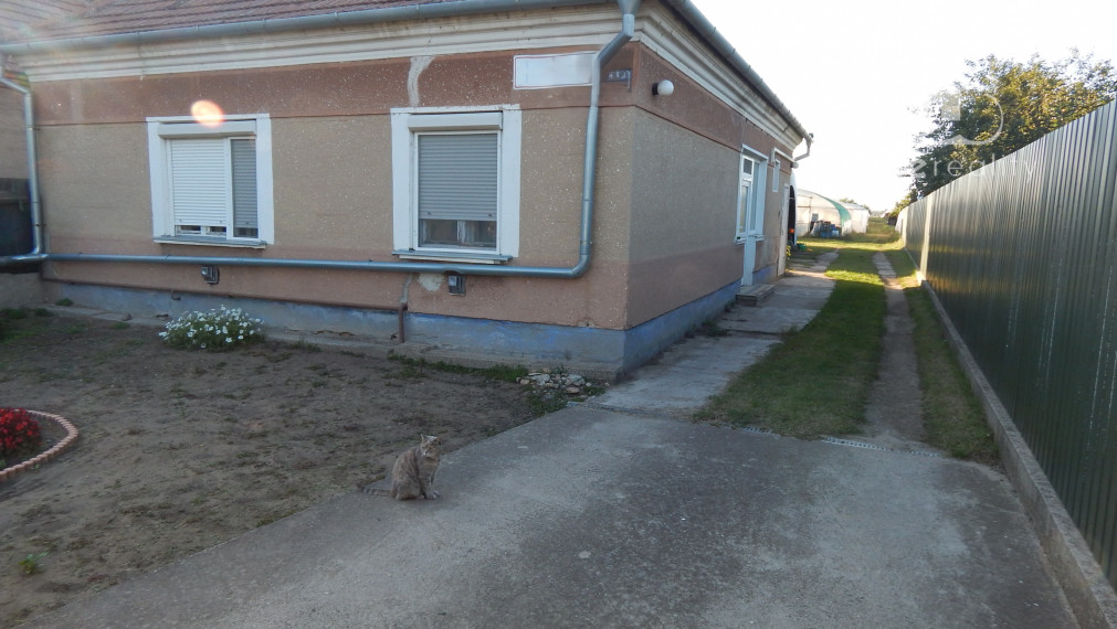 Na predaj 3 izbový rodinný dom v Imeli, len 3km od kúpaliska v Nesvadoch.