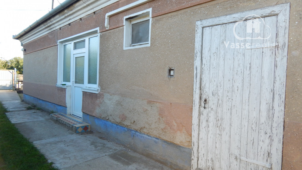 Na predaj 3 izbový rodinný dom v Imeli, len 3km od kúpaliska v Nesvadoch.