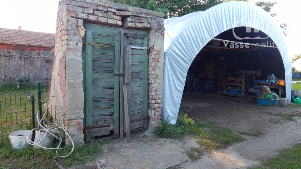 Na predaj 3 izbový rodinný dom v Imeli, len 3km od kúpaliska v Nesvadoch.