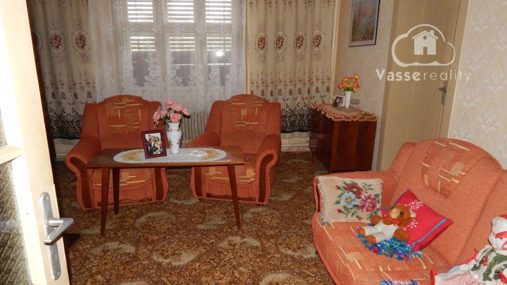 Na predaj 4 izbový dom vhodný aj ako chalupa v Malých Kosihách, 16 km od Štúrova.