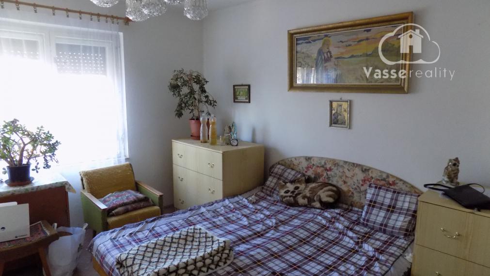 Na predaj tehlový 3 izb. dom v Rúbani - pozemok 2592 m2  pri rybníku .