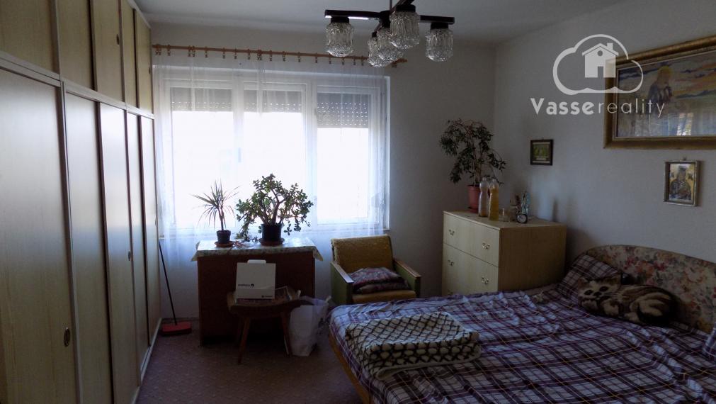 Na predaj tehlový 3 izb. dom v Rúbani - pozemok 2592 m2  pri rybníku .