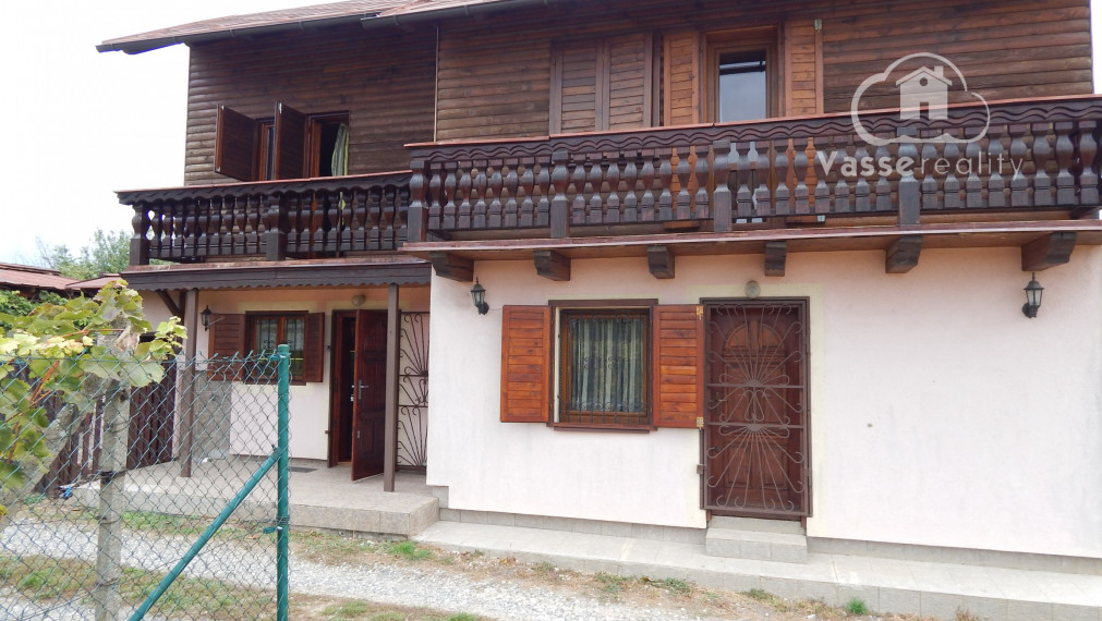 Chata vhodná na celoročné bývanie v Trávnici pri Podhájskej .