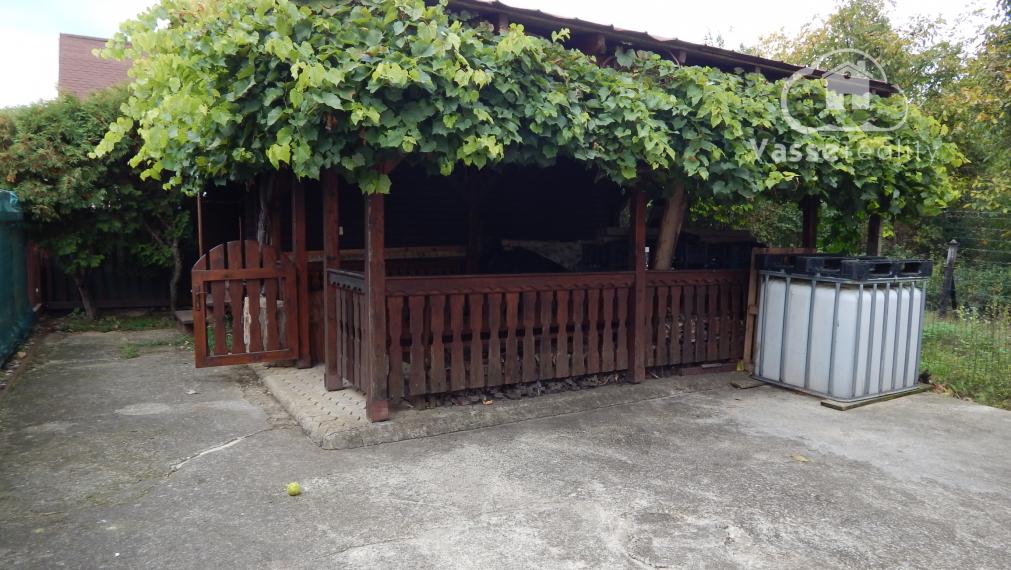 Chata vhodná na celoročné bývanie v Trávnici pri Podhájskej .