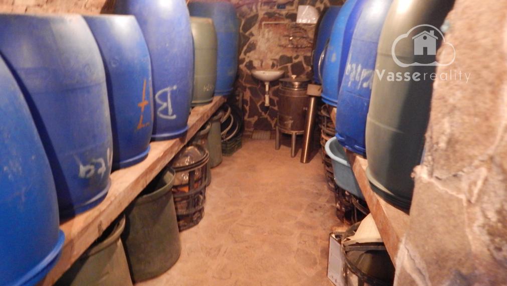 Chata vhodná na celoročné bývanie v Trávnici pri Podhájskej .