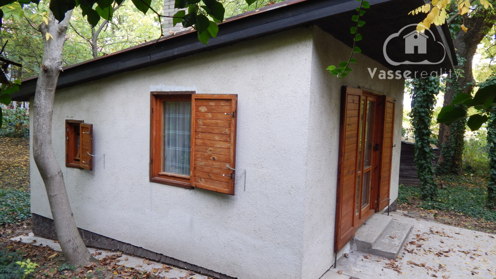 Na predaj 2 izbová celoročná chata  v Radvani nad Dunajom.