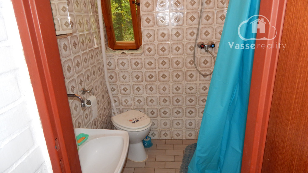 Na predaj 2 izbová celoročná chata  v Radvani nad Dunajom.