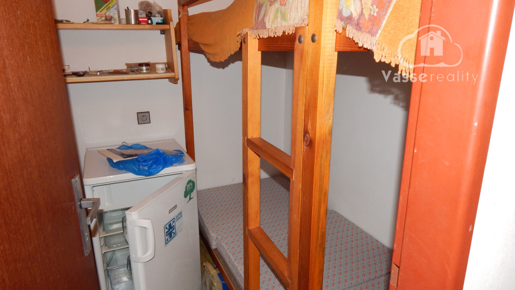 Na predaj 2 izbová celoročná chata  v Radvani nad Dunajom.