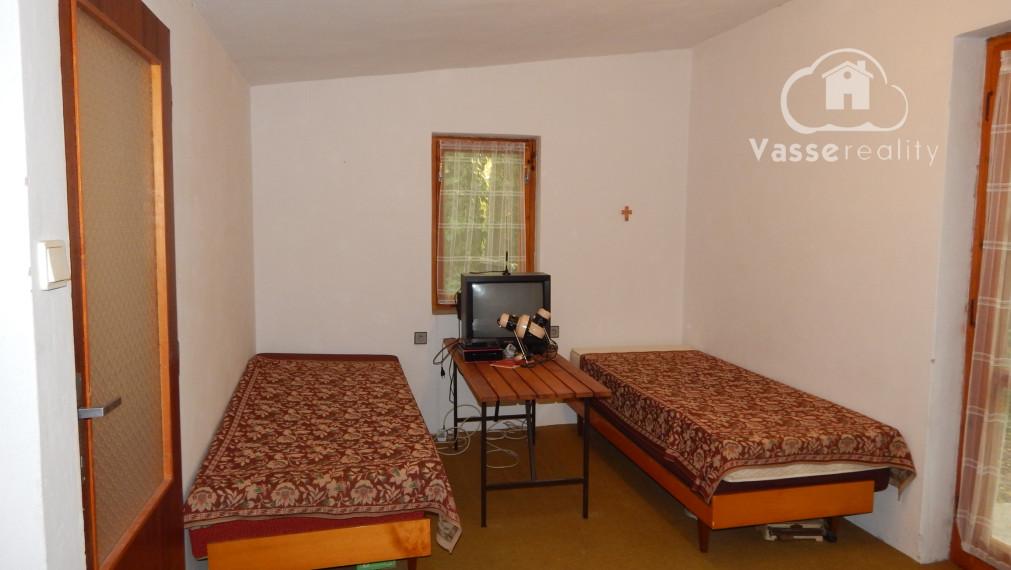 Na predaj 2 izbová celoročná chata  v Radvani nad Dunajom.