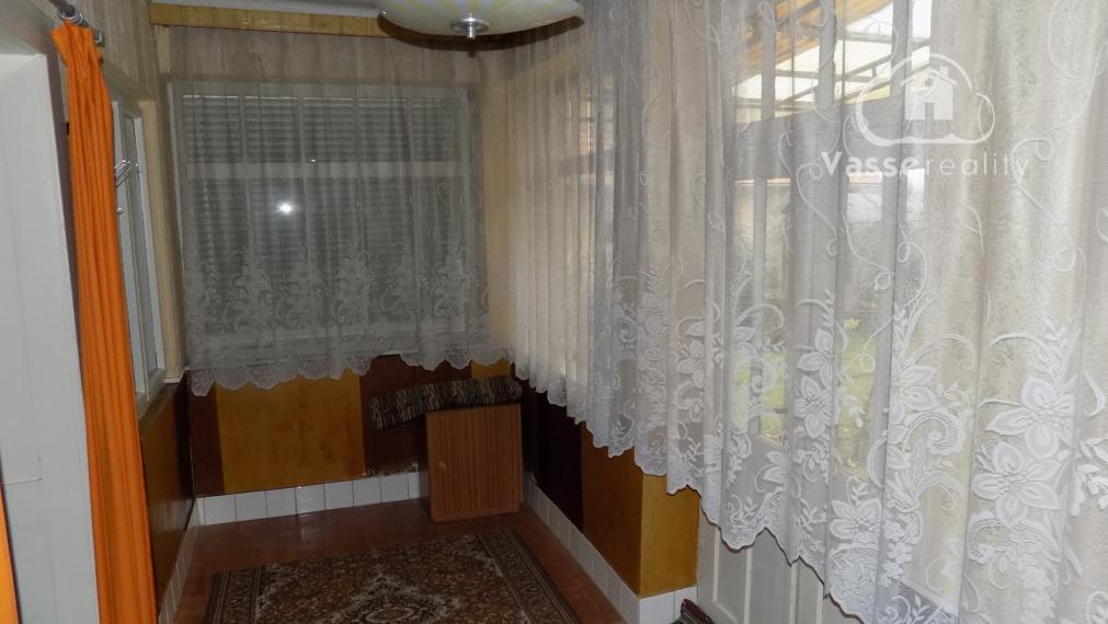 Na predaj chalupa v obci Kuraľany s garážou , pozemok  1536 m2  .