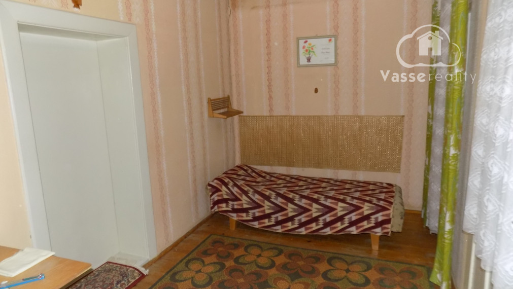 Na predaj chalupa v obci Kuraľany s garážou , pozemok  1536 m2  .