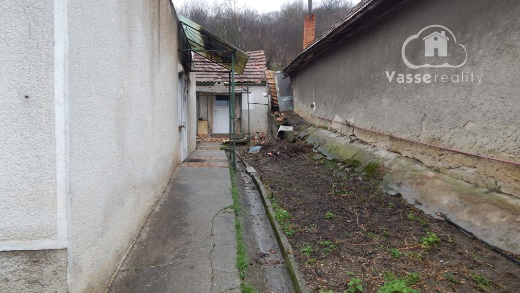 Na predaj 3 izbový rodinný dom v Dubníku pri Nových Zámkoch.