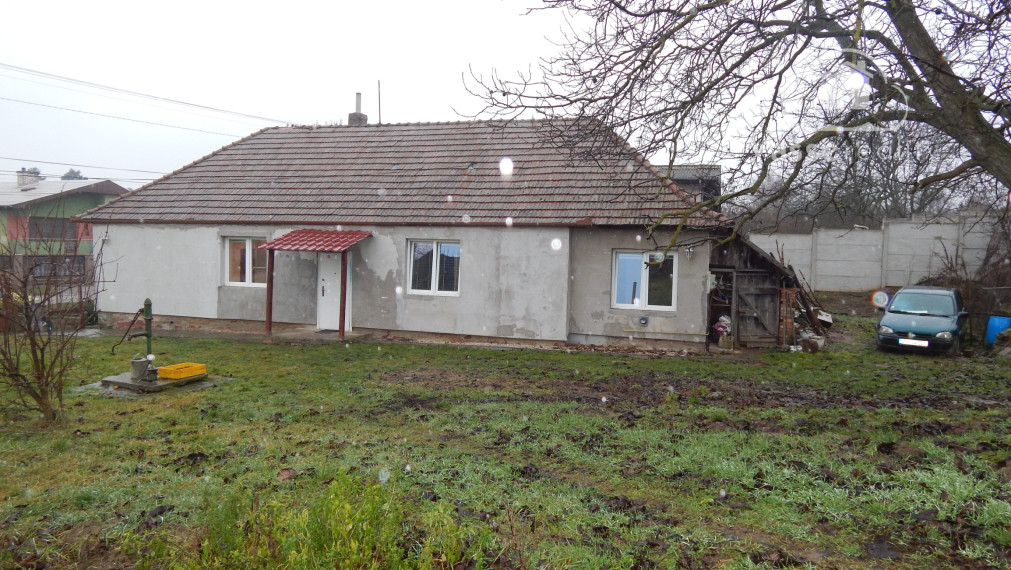 Rezervované ! Na predaj 3- izbová   chalupa v Semerove