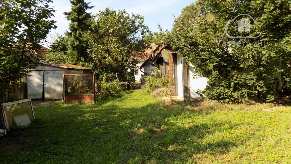 Na predaj 4 izb.dom s veľkou záhradou   3304 m2 v Rúbani  pri Štúrove .