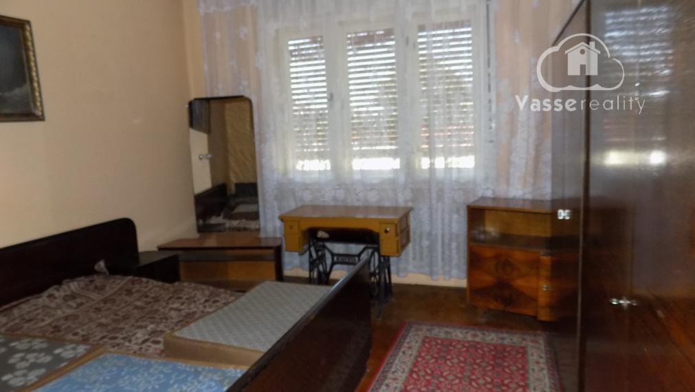 Na predaj 4 izb.dom s veľkou záhradou   3304 m2 v Rúbani  pri Štúrove .